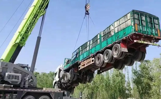 扎鲁特旗道路脱困救援案例